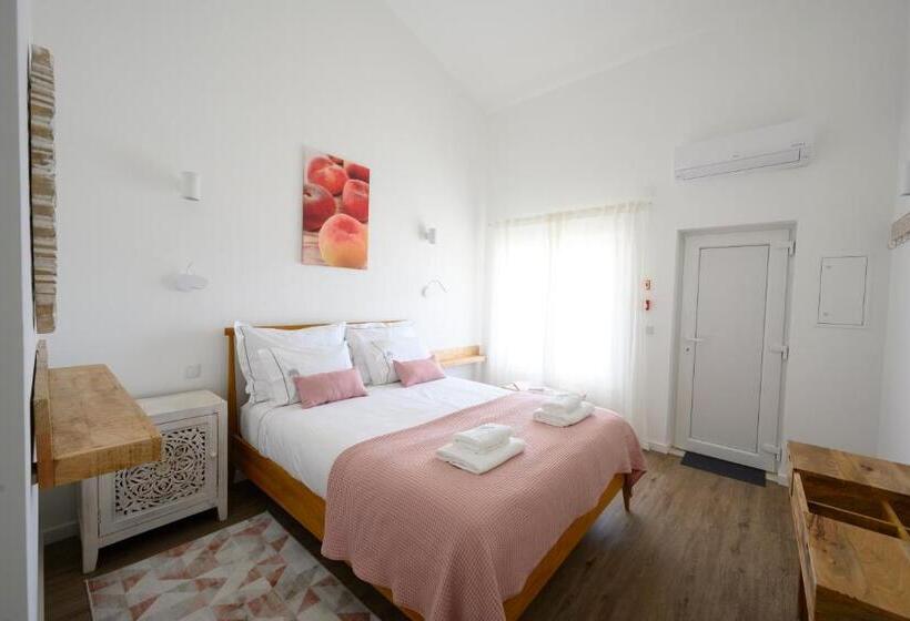 هتل Ericeira Treegarden