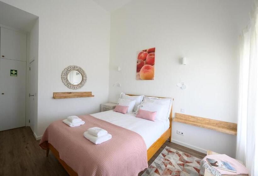 هتل Ericeira Treegarden