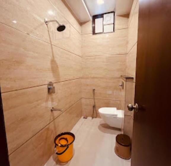 ホテル Luxury Inn,damoh