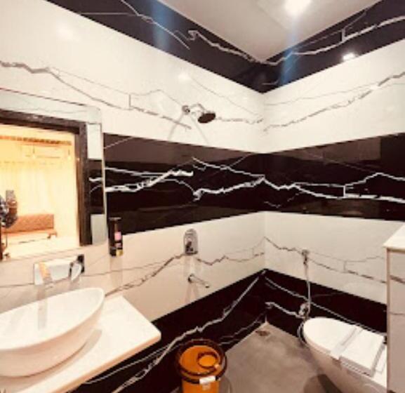 ホテル Luxury Inn,damoh