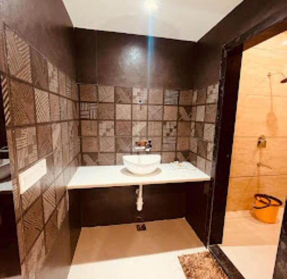 ホテル Luxury Inn,damoh