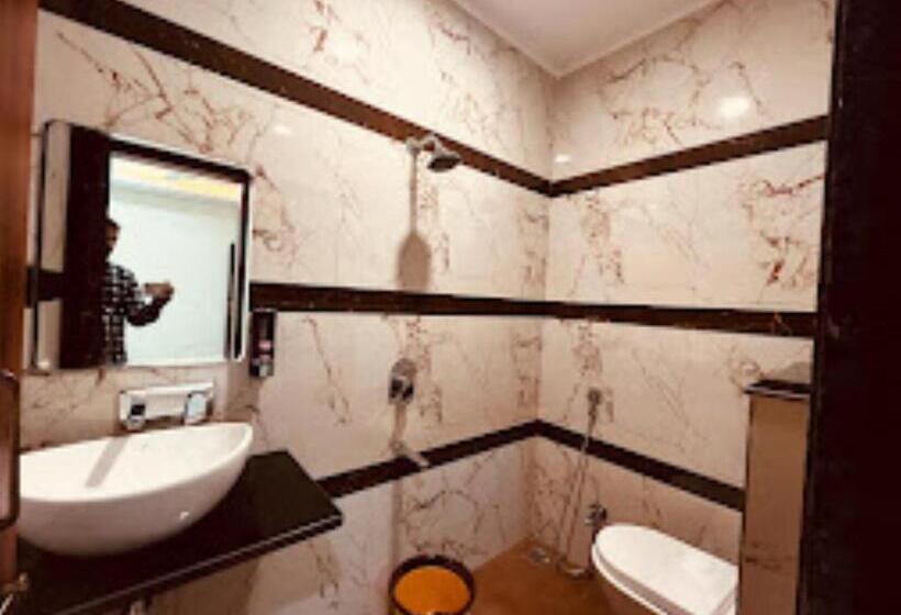 ホテル Luxury Inn,damoh