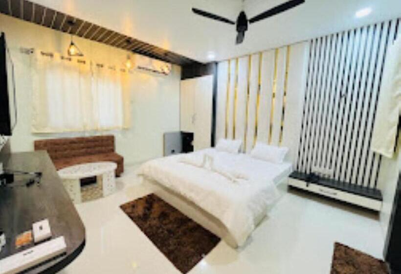 ホテル Luxury Inn,damoh