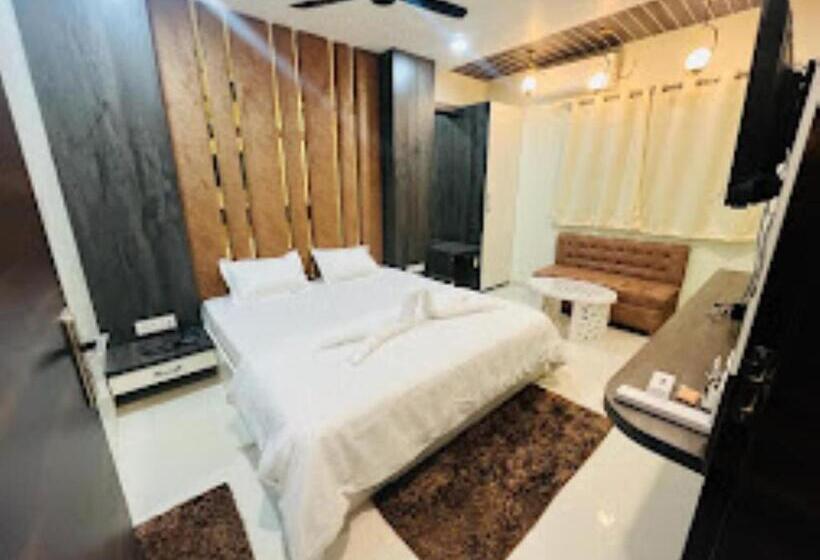 ホテル Luxury Inn,damoh