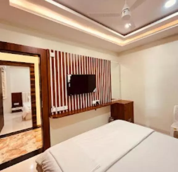 ホテル Luxury Inn,damoh