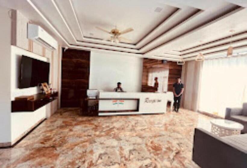 ホテル Luxury Inn,damoh