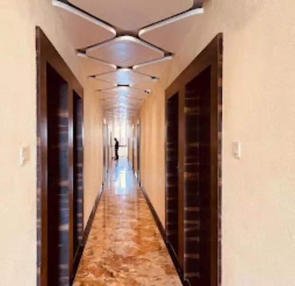ホテル Luxury Inn,damoh