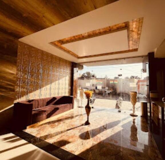 ホテル Luxury Inn,damoh