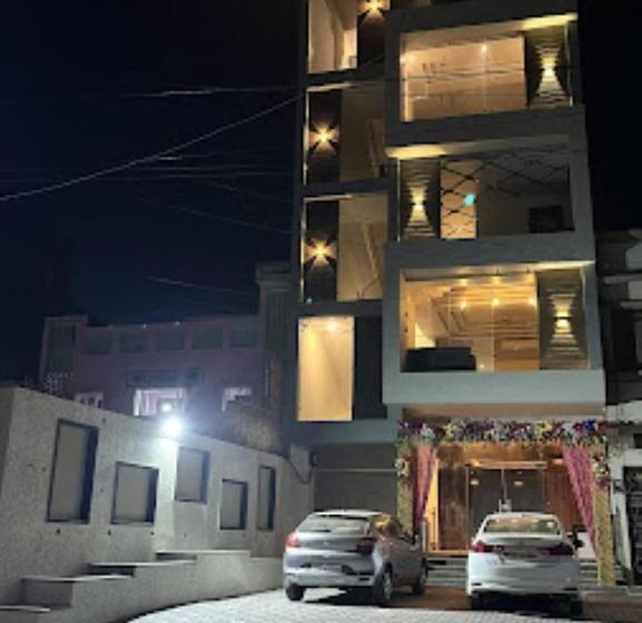 ホテル Luxury Inn,damoh