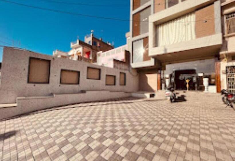 ホテル Luxury Inn,damoh