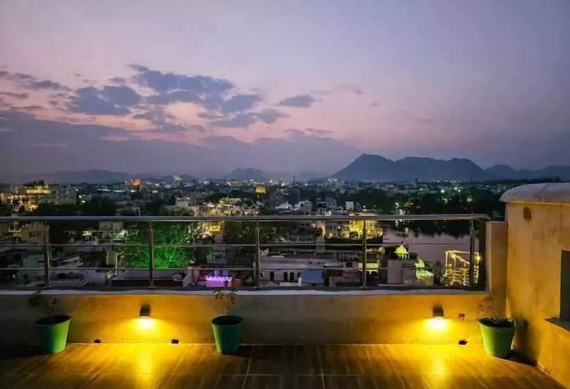 ホテル Amoraya Udaipur