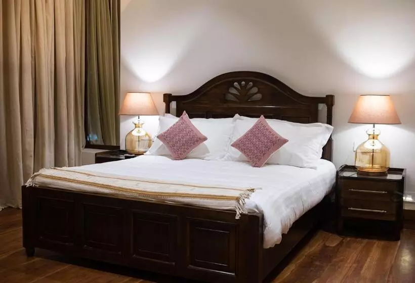 ホテル The Shillong Address