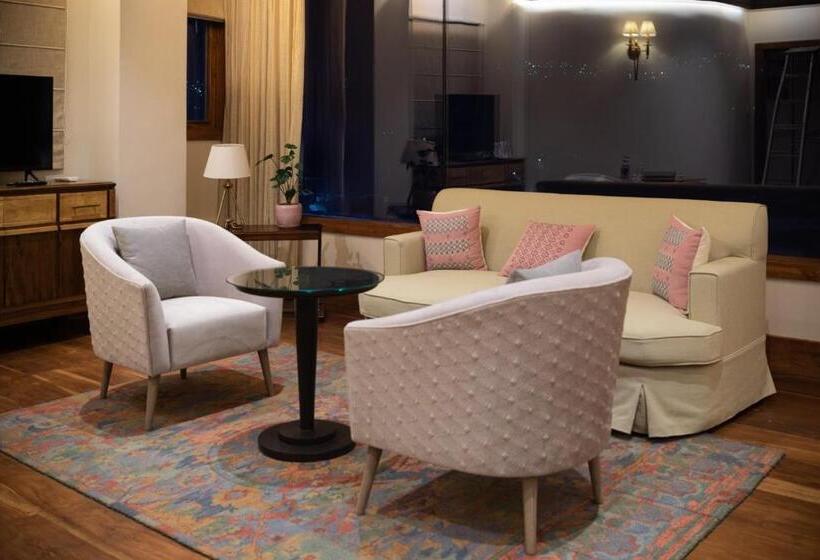 فندق The Shillong Address