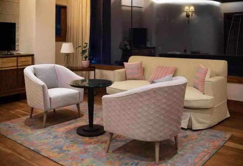 ホテル The Shillong Address