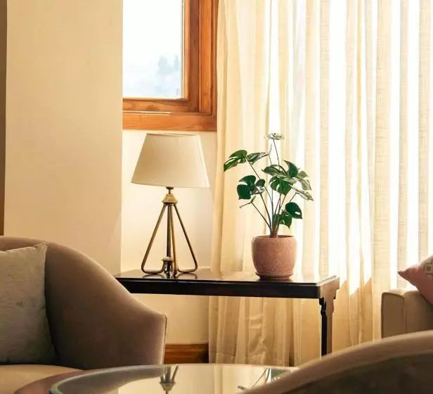 ホテル The Shillong Address