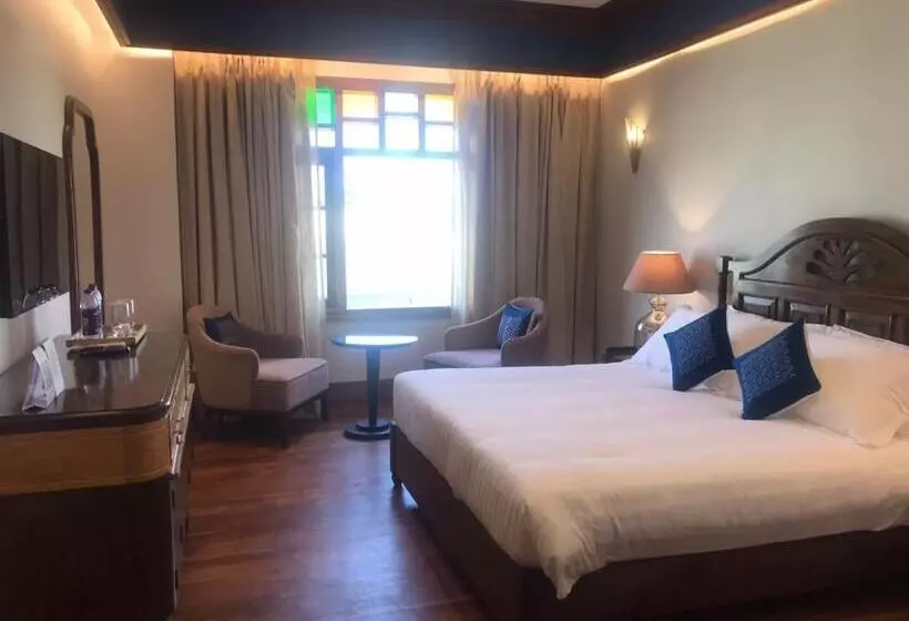 ホテル The Shillong Address