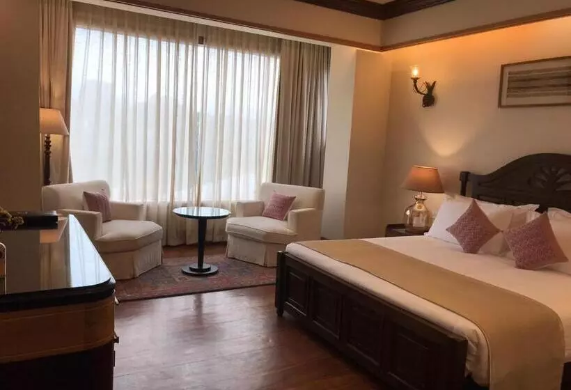 ホテル The Shillong Address