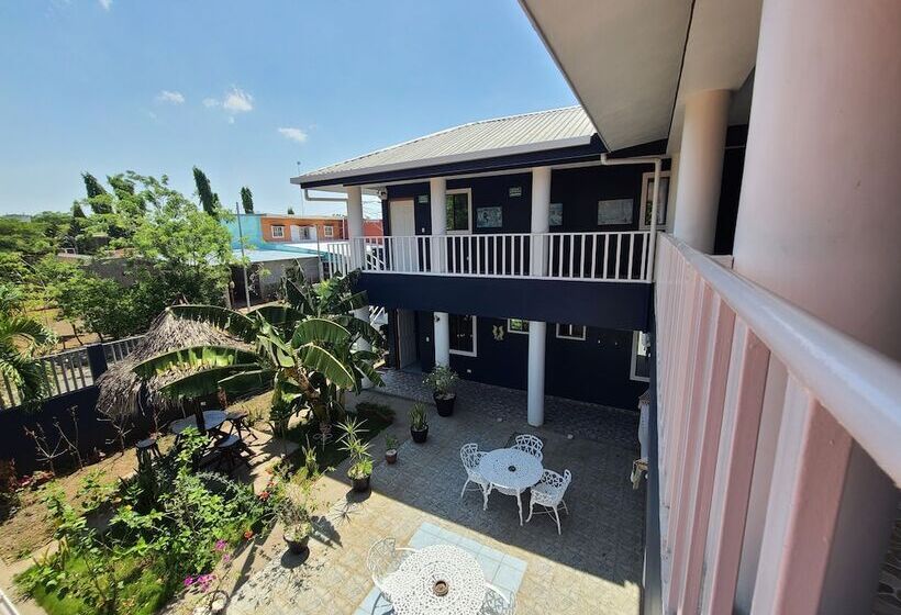 هتل Montecristi Near The Airport