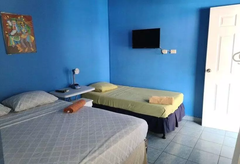 Hotelli Montecristi Near The Airport