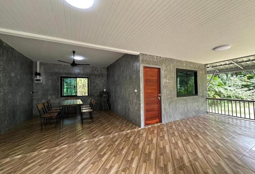 펜션 บ้านสวนริมธาร โฮมสเตย์ ท้ายเหมือง พังงา