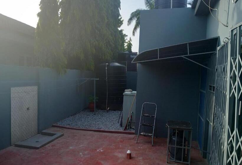 펜션 Anc Mall Area East Legon Guest House