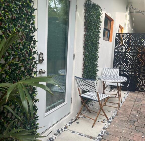 پانسیون Large Gay Men S 1 Bedroom W Gameroom Heated Pool Clothing Optional