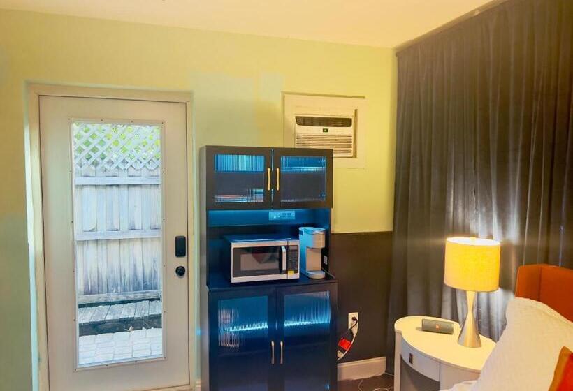 پانسیون Large Gay Men S 1 Bedroom W Gameroom Heated Pool Clothing Optional