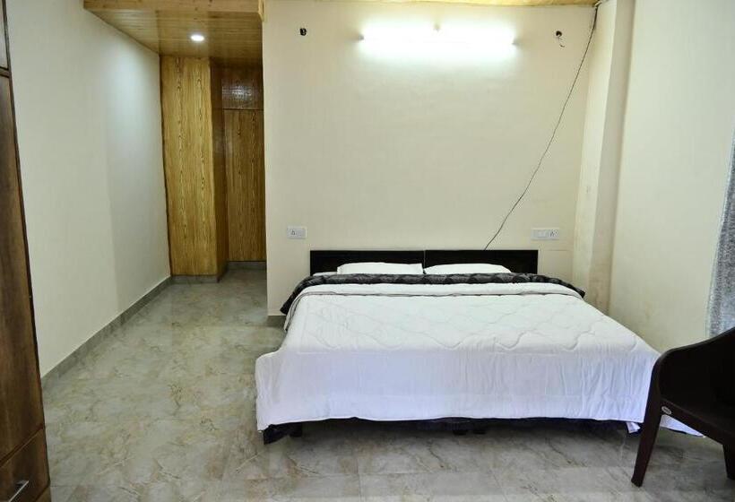 פנסיון Oakswood B&b