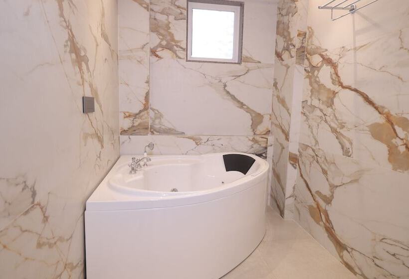 Stepstones Hotels And Inn Dlf Phase 3 Gurgaon