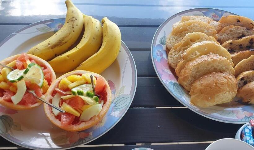 تختخواب و صبحانه Les Oliviers Sous Le Cocotier Chambre D Hôtes