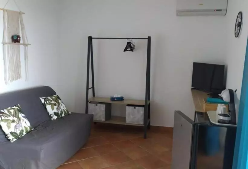 تختخواب و صبحانه Les Oliviers Sous Le Cocotier Chambre D Hôtes