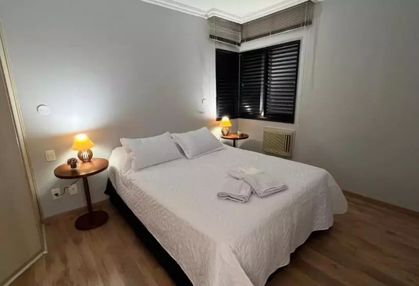 Flat Saint Charles