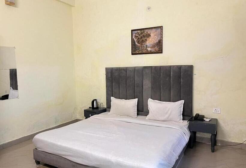 هتل Amazing Aryavan Resort