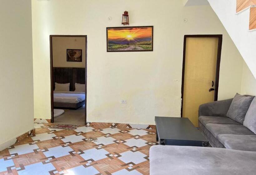 هتل Amazing Aryavan Resort