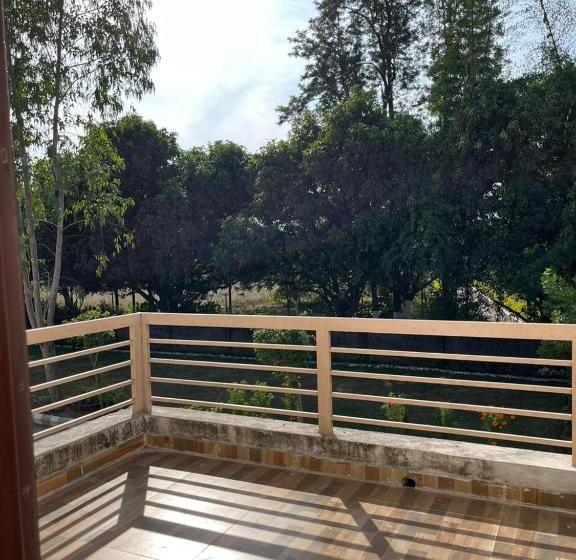 هتل Amazing Aryavan Resort