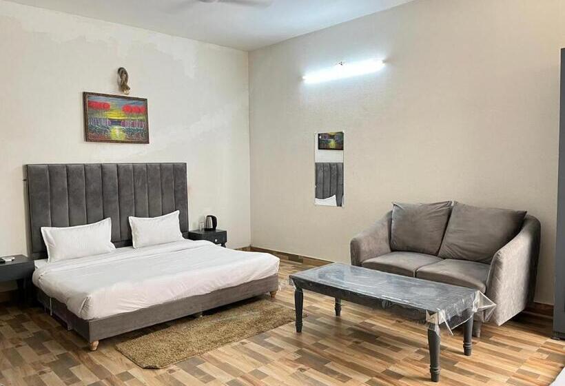 هتل Amazing Aryavan Resort