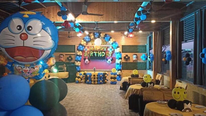 בית מלון כפרי Crown Royale