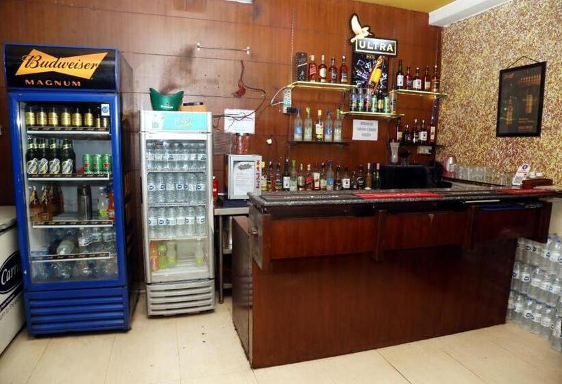 בית מלון כפרי Crown Royale