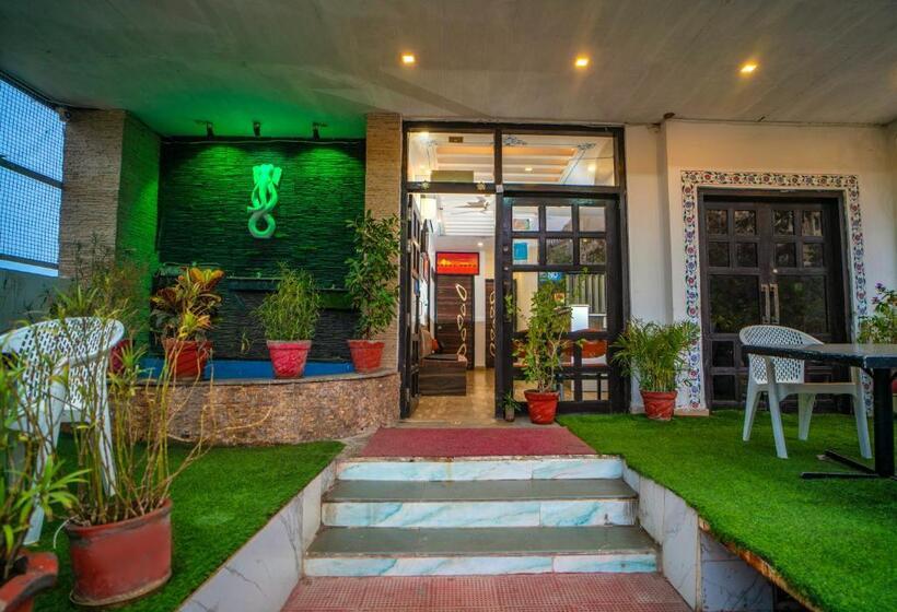 בית מלון כפרי Kareda Regency