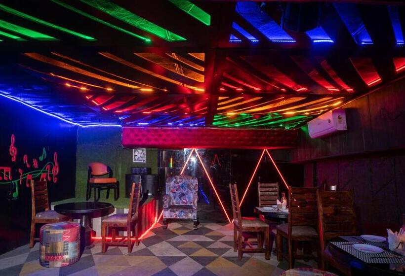 בית מלון כפרי Kareda Regency