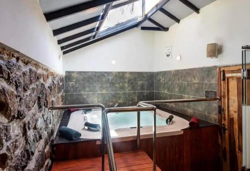 ホテル Parnakuti Villa