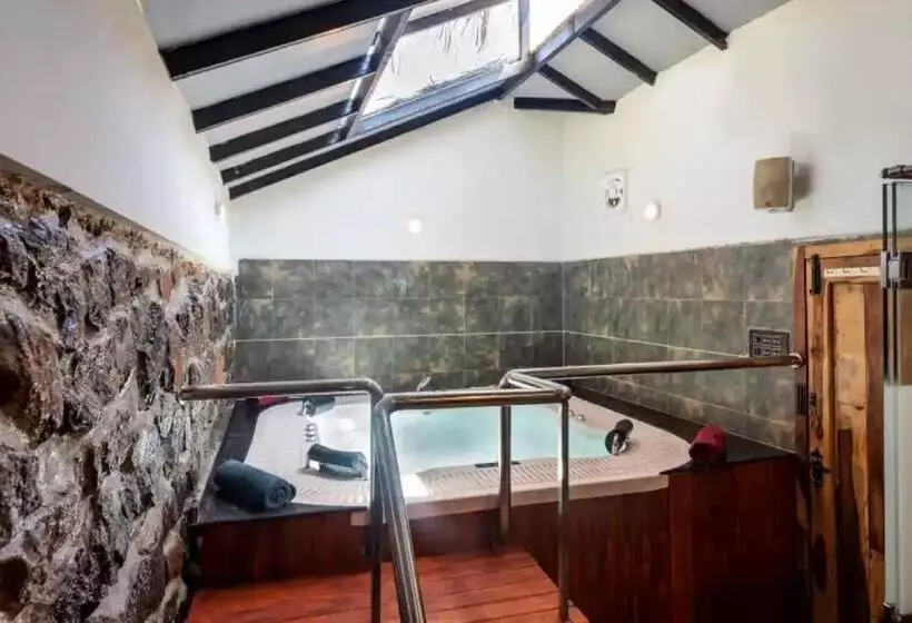 Hotelli Parnakuti Villa