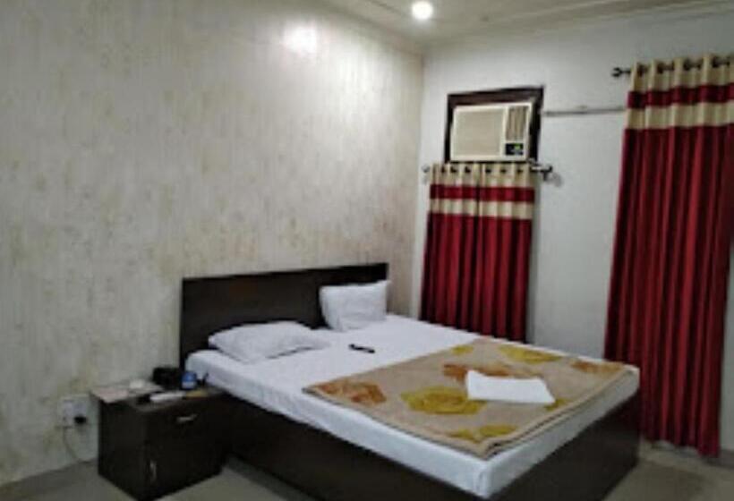 هتل Shelter Inn,chhatarpur