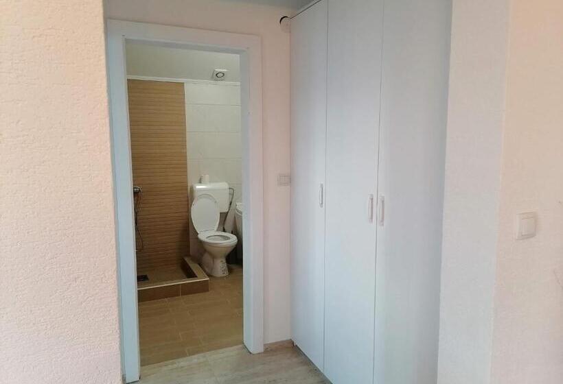 پانسیون Apartmani Lane 1
