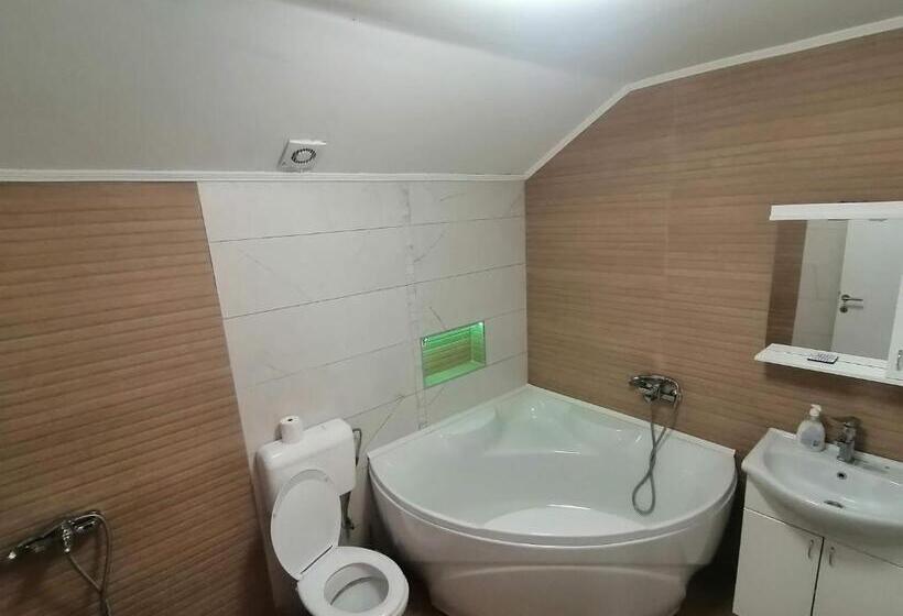 پانسیون Apartmani Lane 1