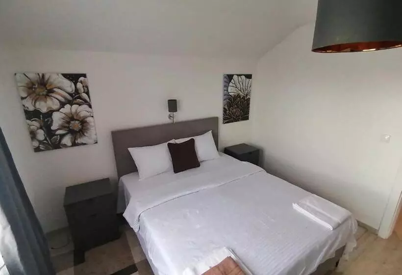 پانسیون Apartmani Lane 1