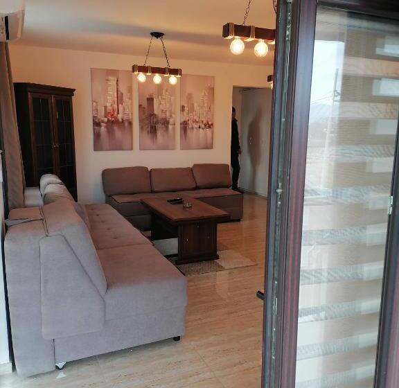 پانسیون Apartmani Lane 1