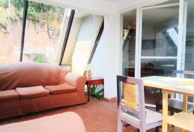 پانسیون Lake Chalet