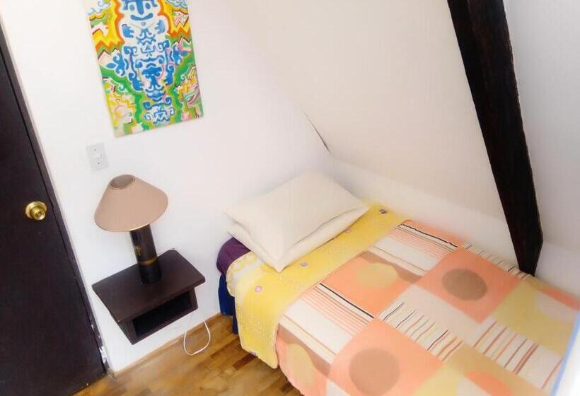 پانسیون Lake Chalet