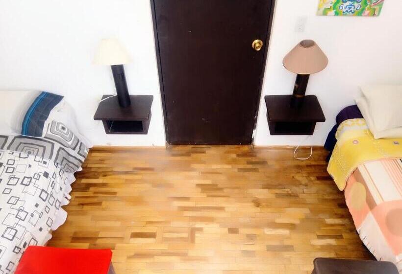 پانسیون Lake Chalet